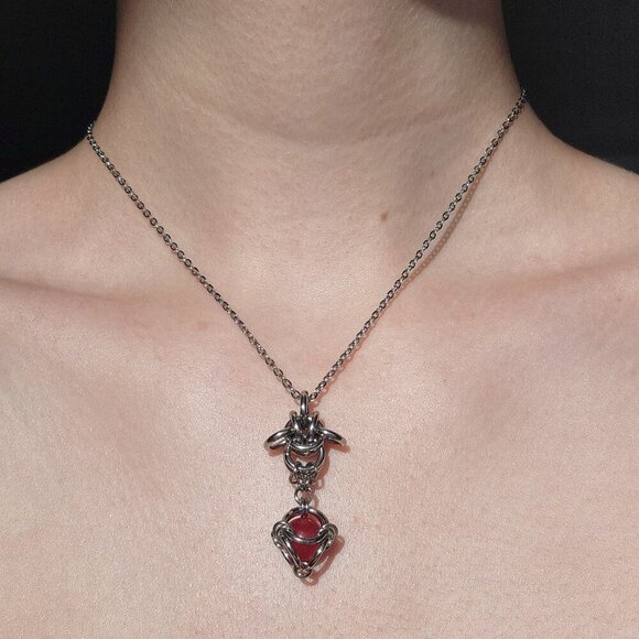 Gothic red Victorian vampire chainmaille necklace with a small silver chain - Picture 1 of 7